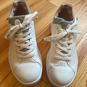 Women’s ON Running Roger tennis sneakers shoe size 8